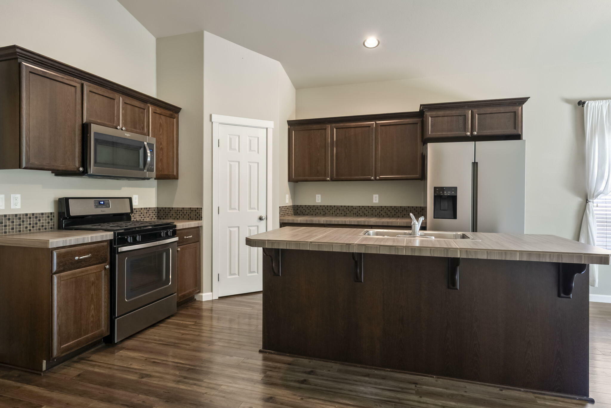 Property Photo: 656 SE Reed Market Road OR 97702
