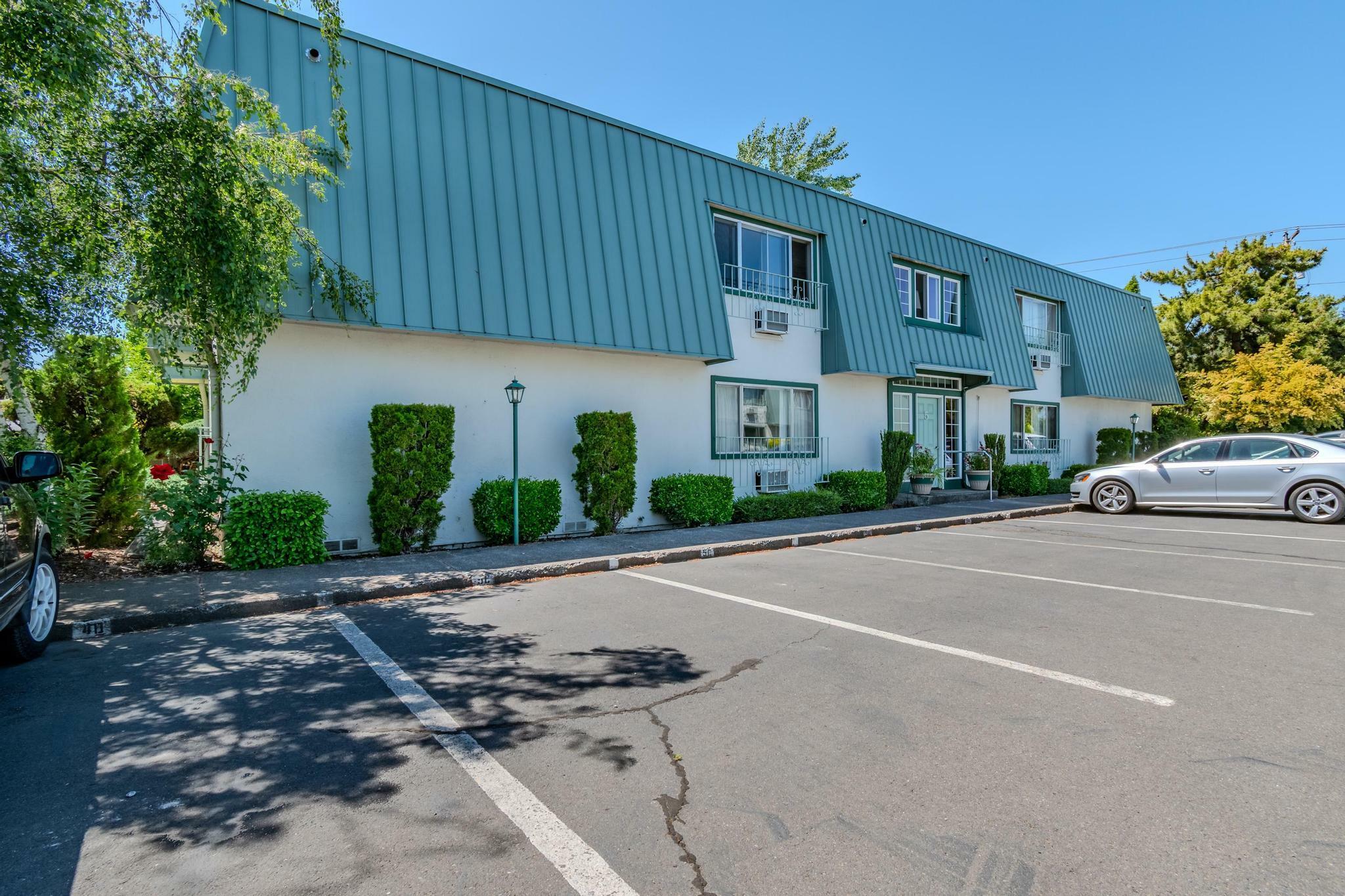 Property Photo:  349 W Pine Street  OR 97502 