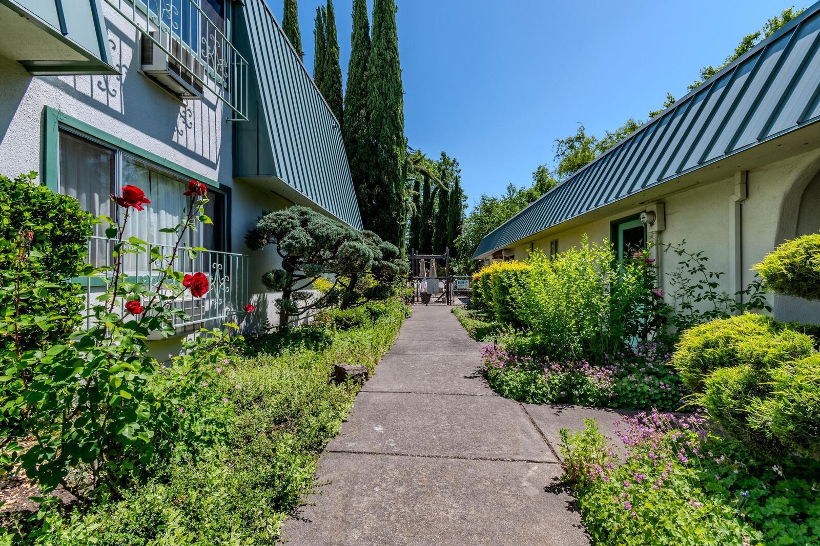 Property Photo:  349 W Pine Street  OR 97502 