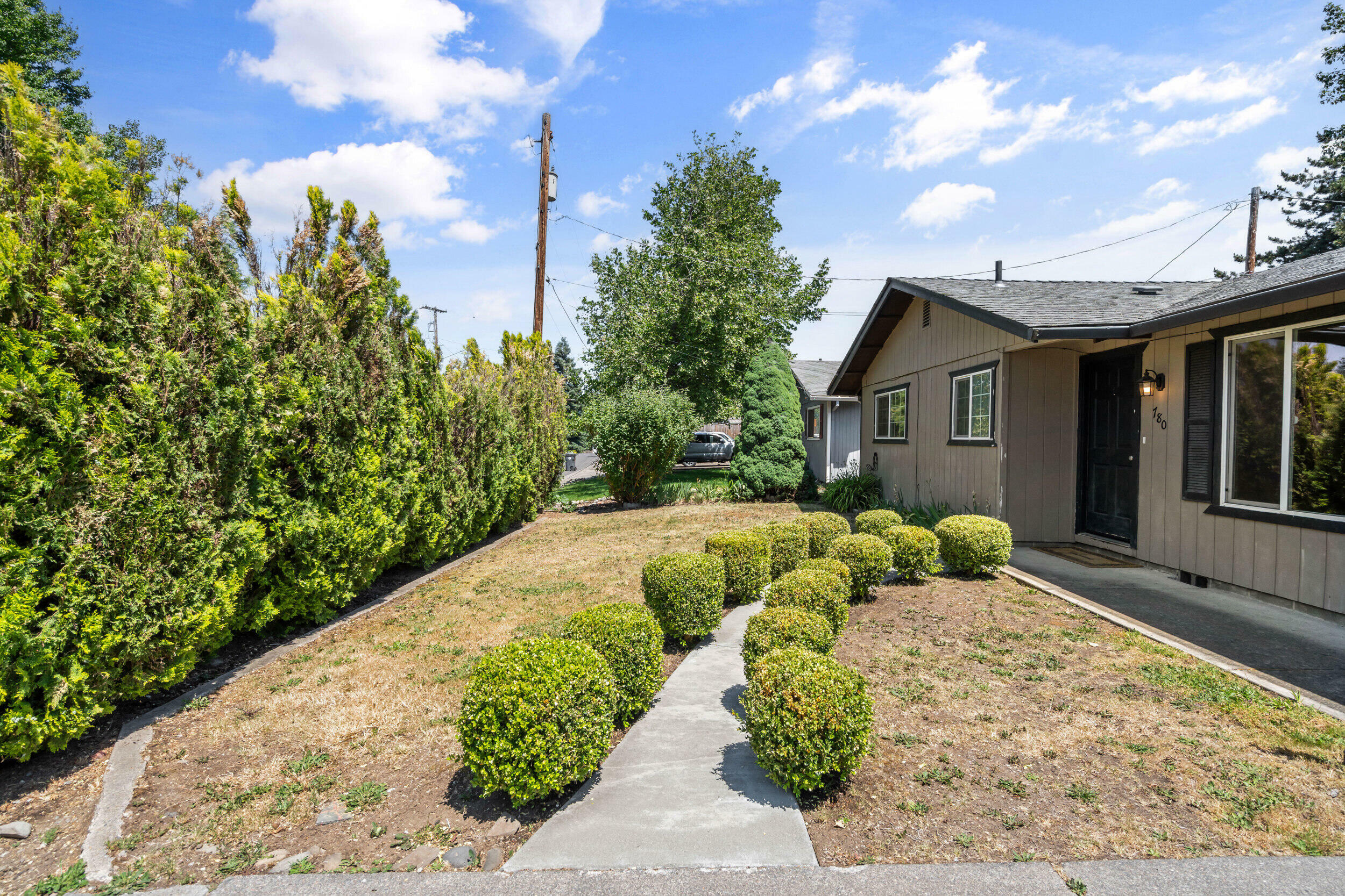 Property Photo: 780 N Berkeley Way OR 97504