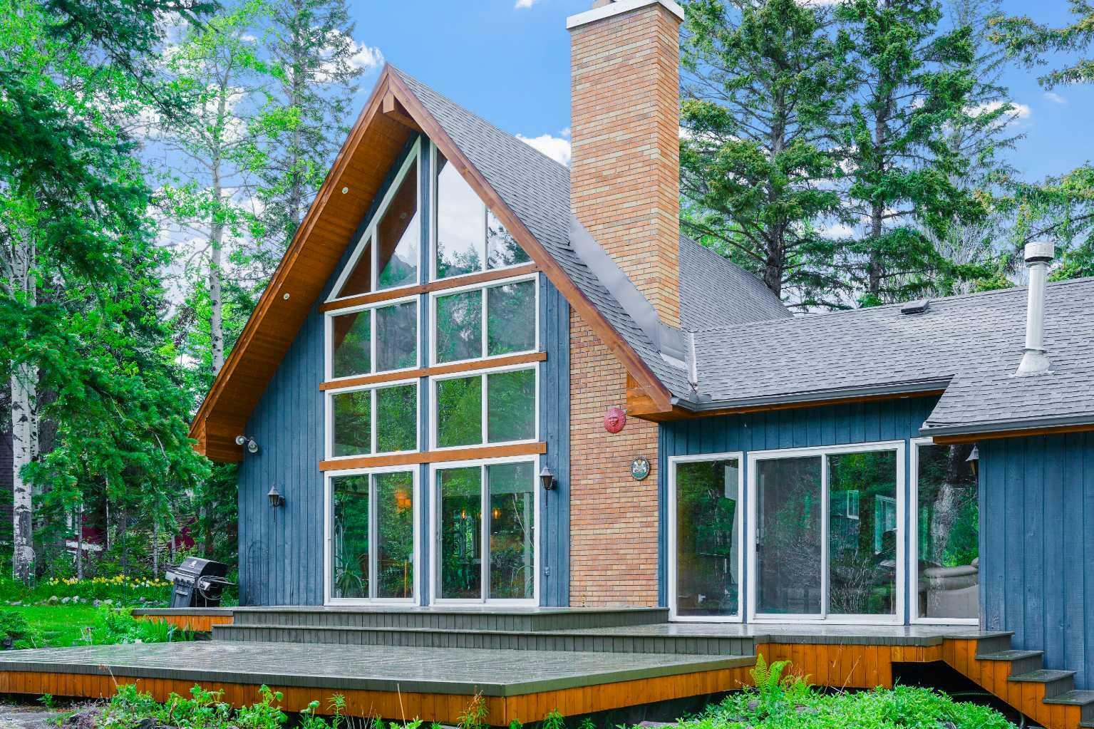 Property Photo: 14 Heart Place AB T1W 2W3