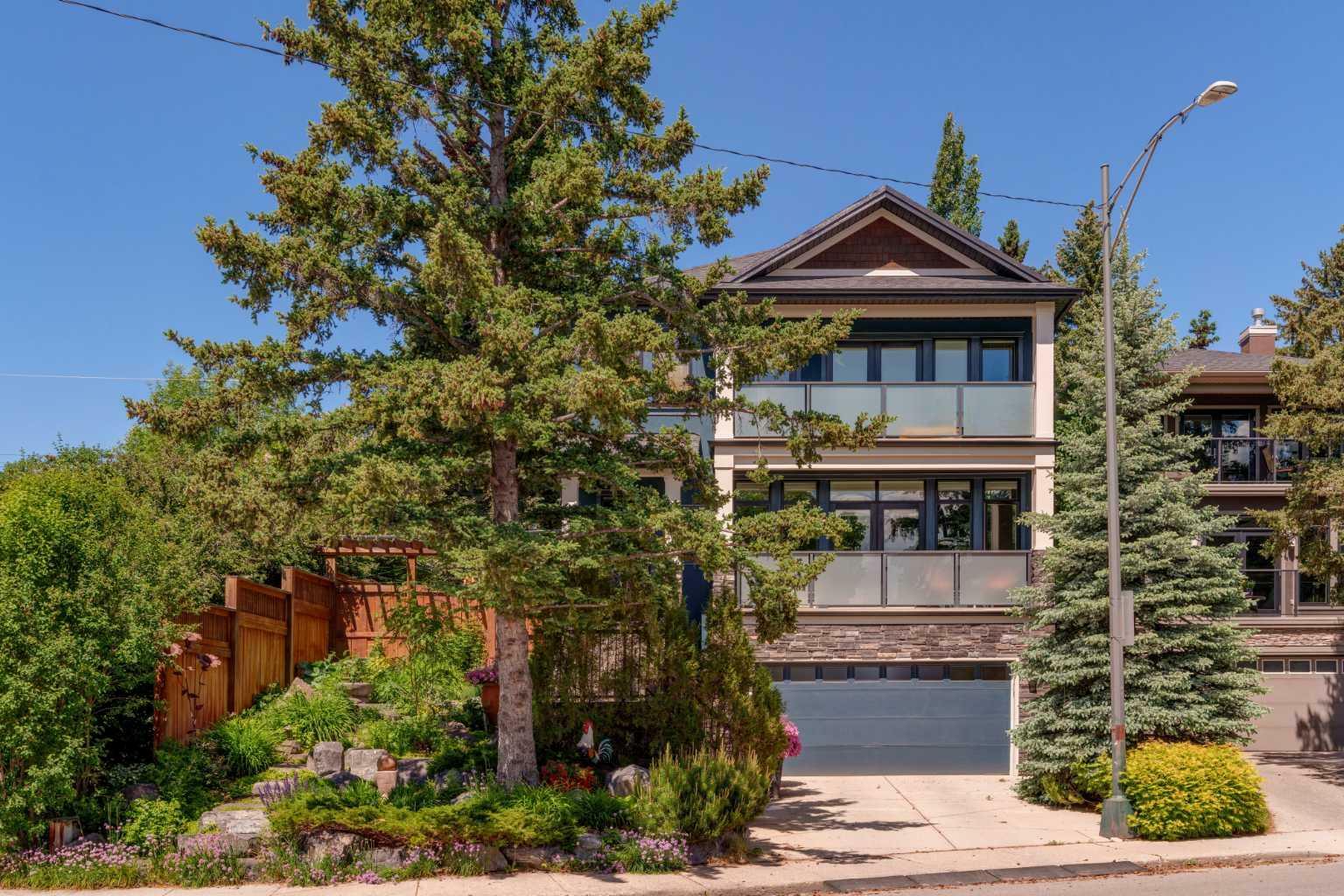 53 Cardiff Drive NW  Calgary AB T2K 1R6 photo