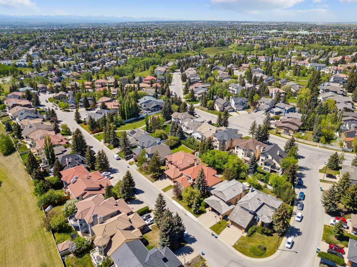 Property Photo: 52 Edgeview Road NW AB T3A 4T8