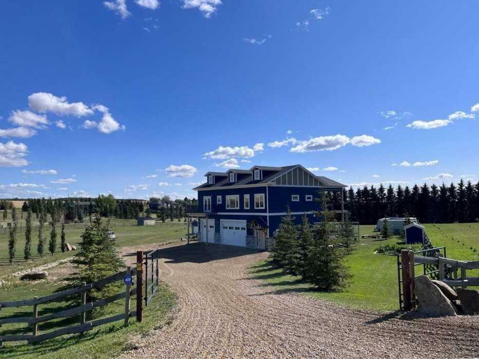 Property Photo: 1505 Township Road 394 AB T4M 0Y3