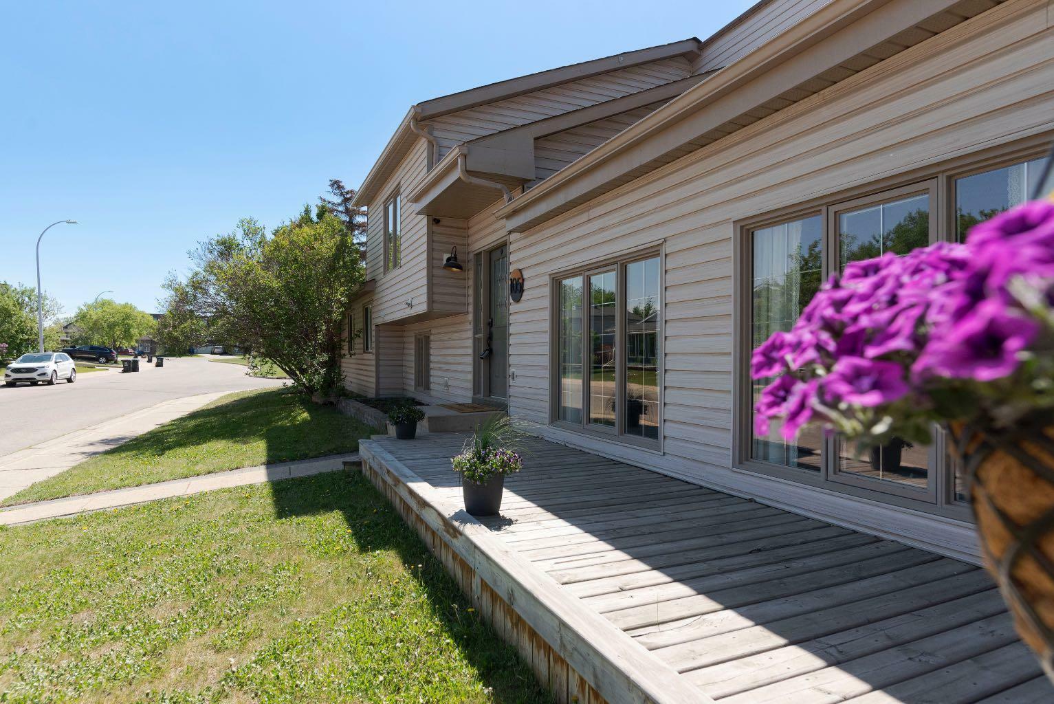 Photo de la propriété: 105 Whiteoak Garden AB T9K 1A7