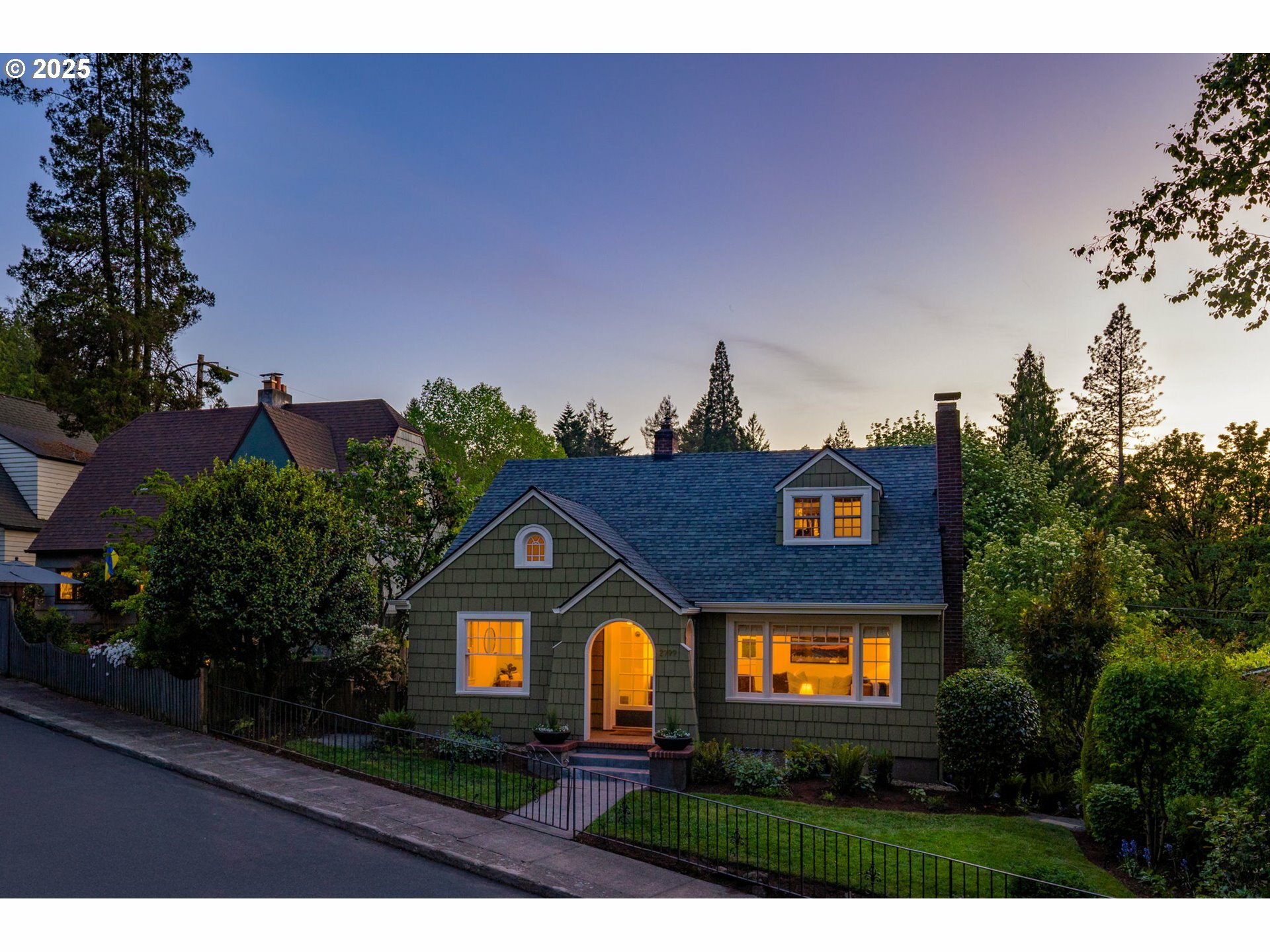 Property Photo:  2799 SW Montgomery Dr  OR 97201 
