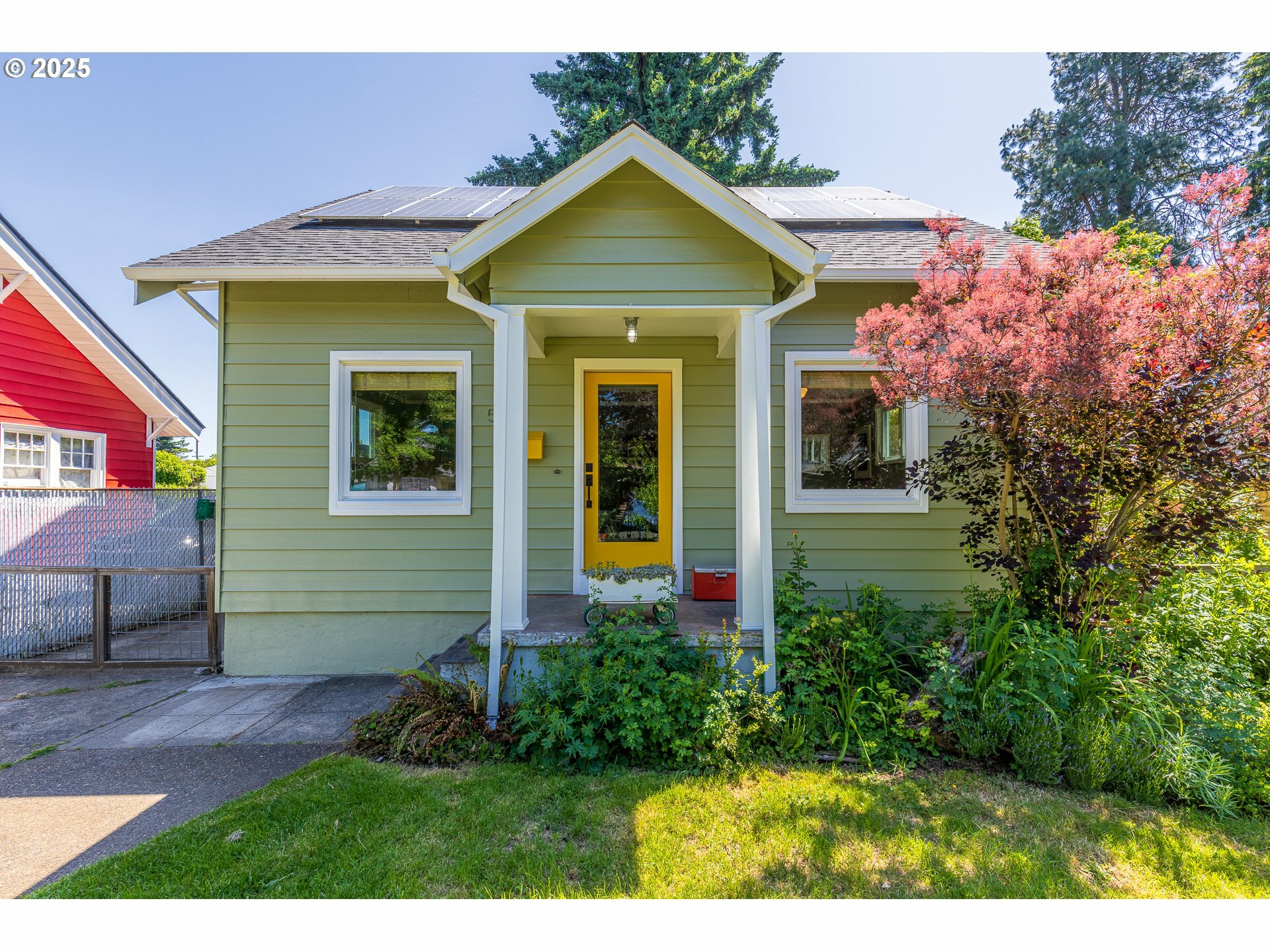 Property Photo: 5804 N Delaware Ave OR 97217