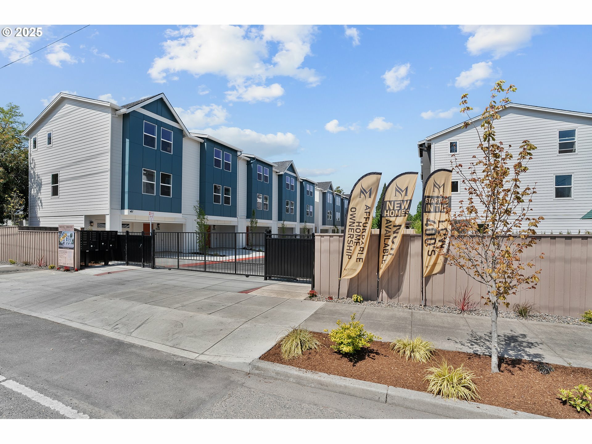 Property Photo: 15093 SE Division St OR 97236