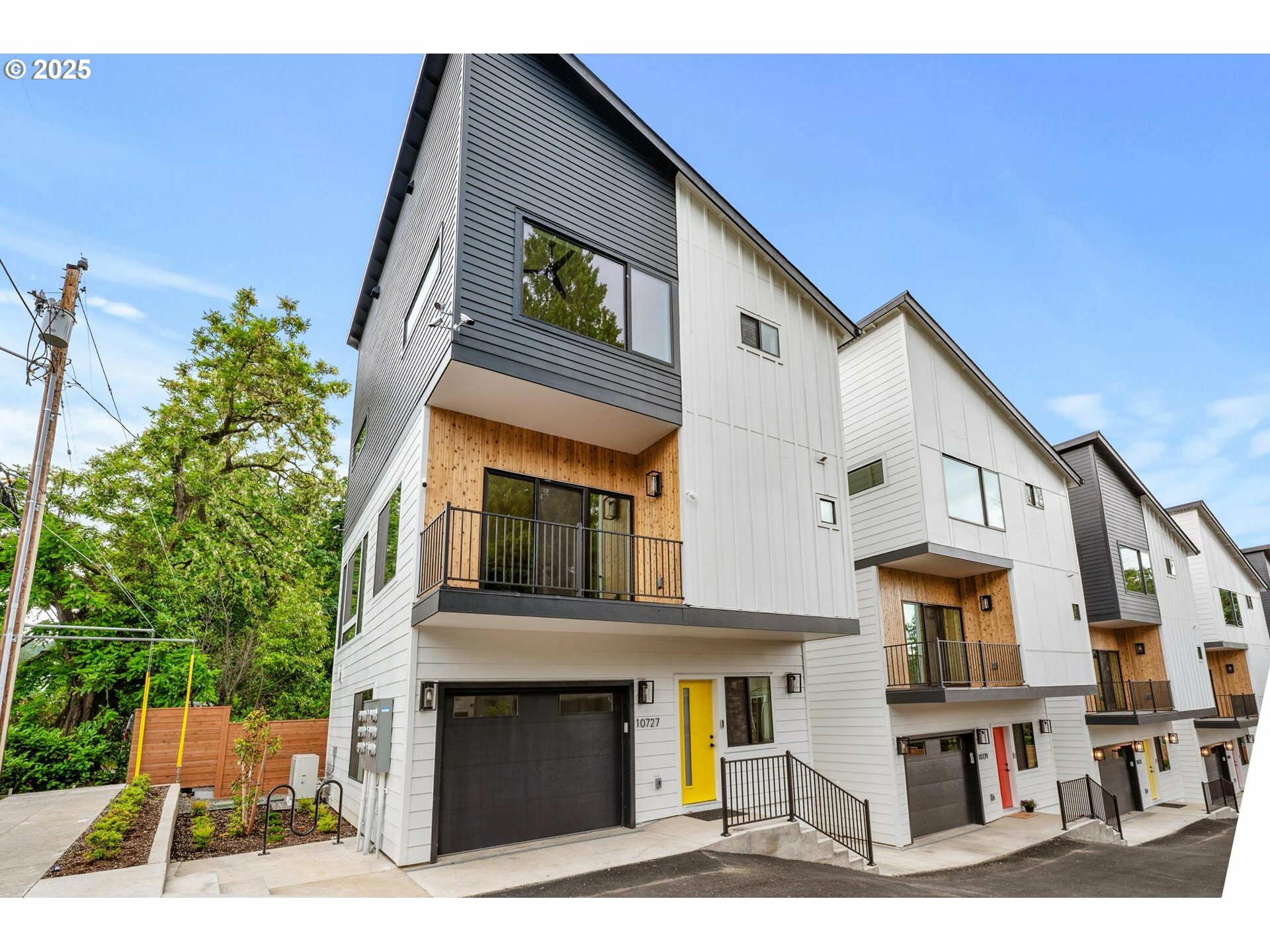 Property Photo: 10727 NE Fremont St OR 97220