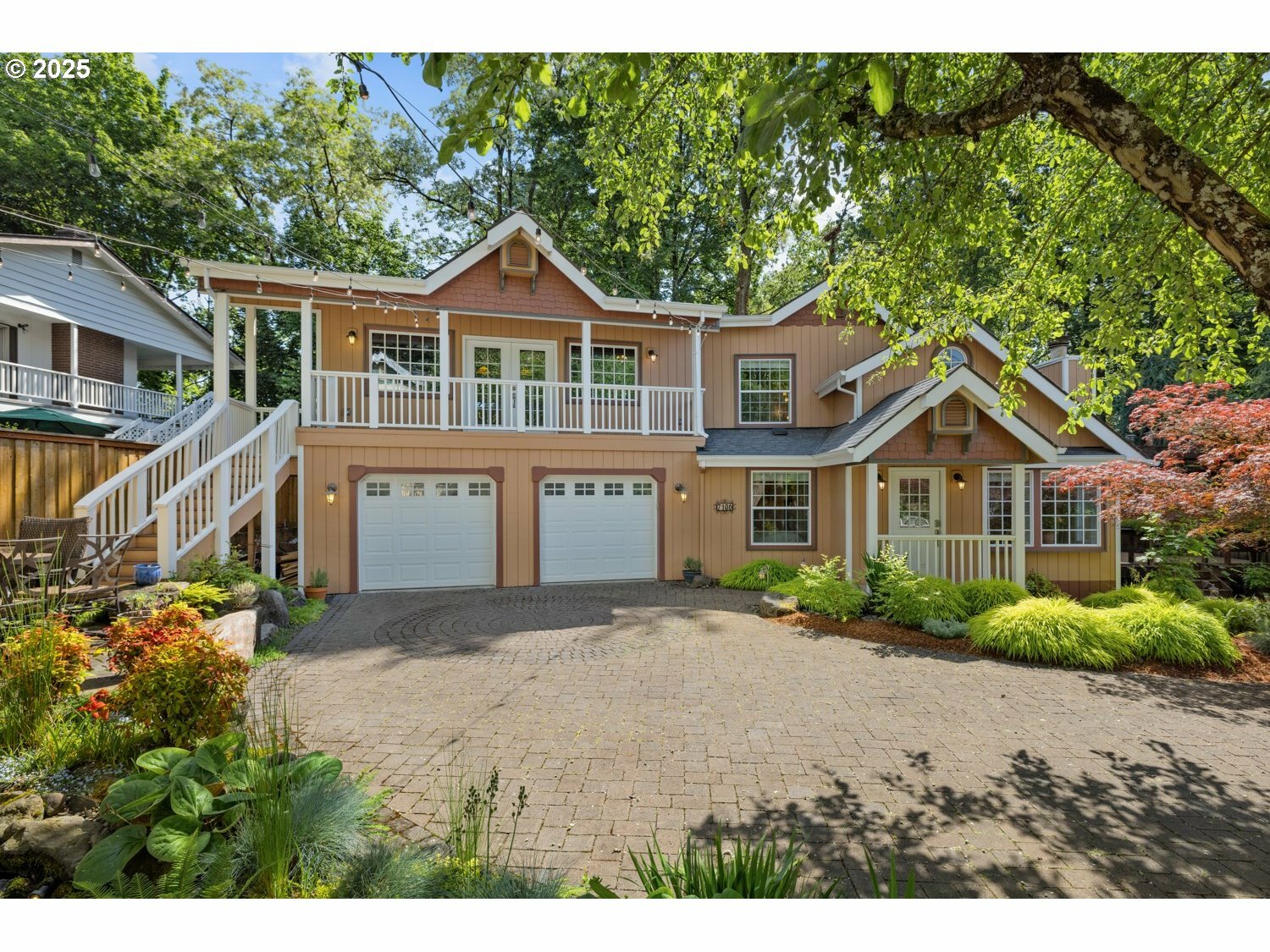 Property Photo:  7106 SW 31st Ave  OR 97219 