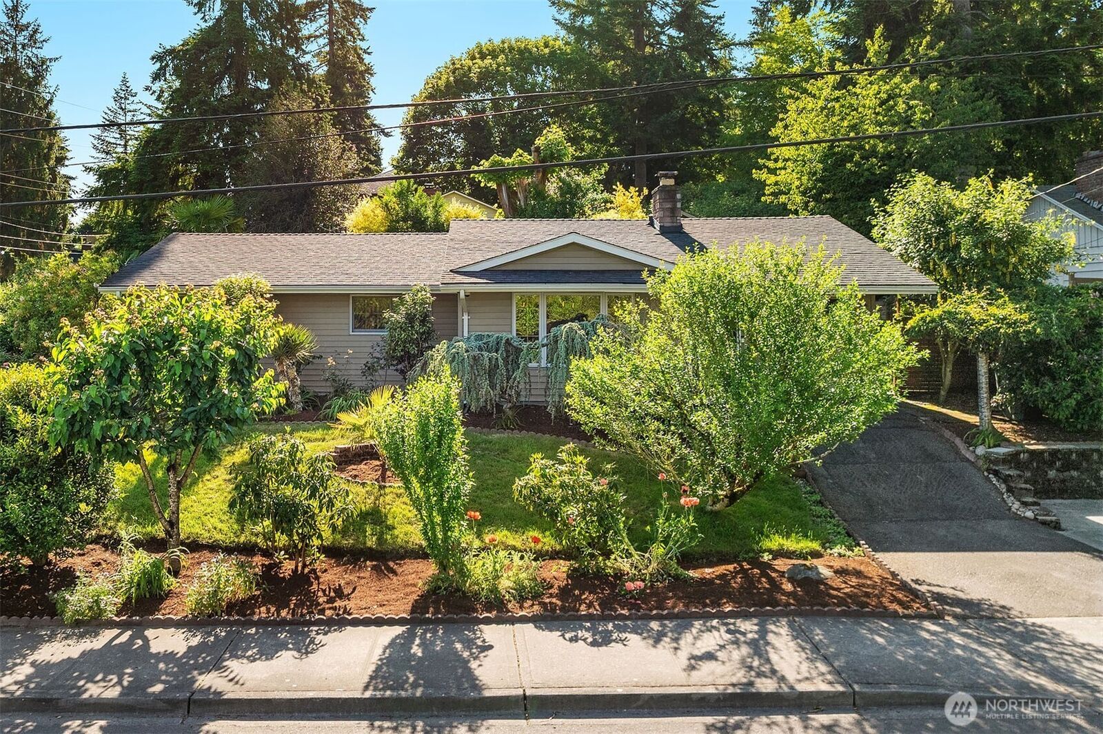 Property Photo:  2741  128th Avenue SE  WA 98005 