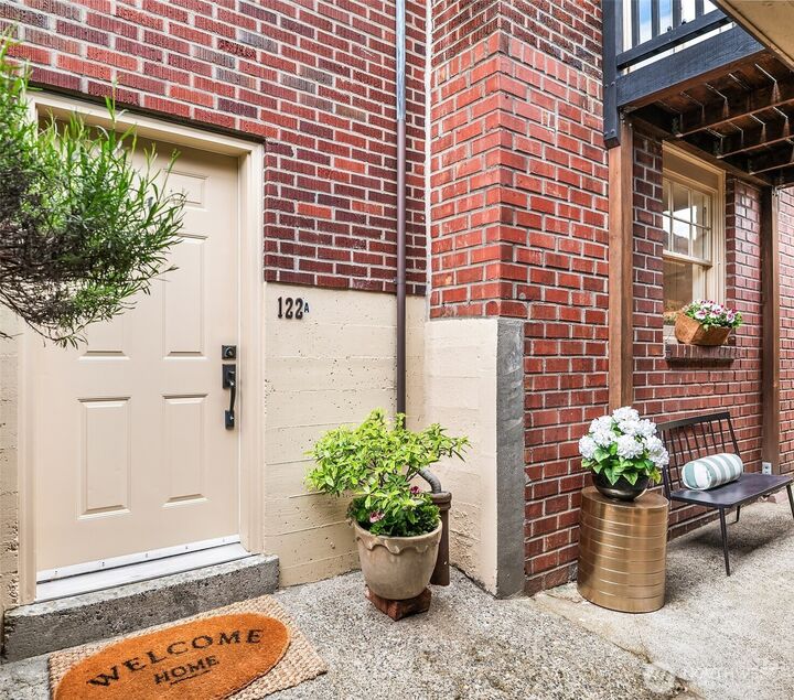 Property Photo:  4800  Fremont Avenue N 122A  WA 98103 