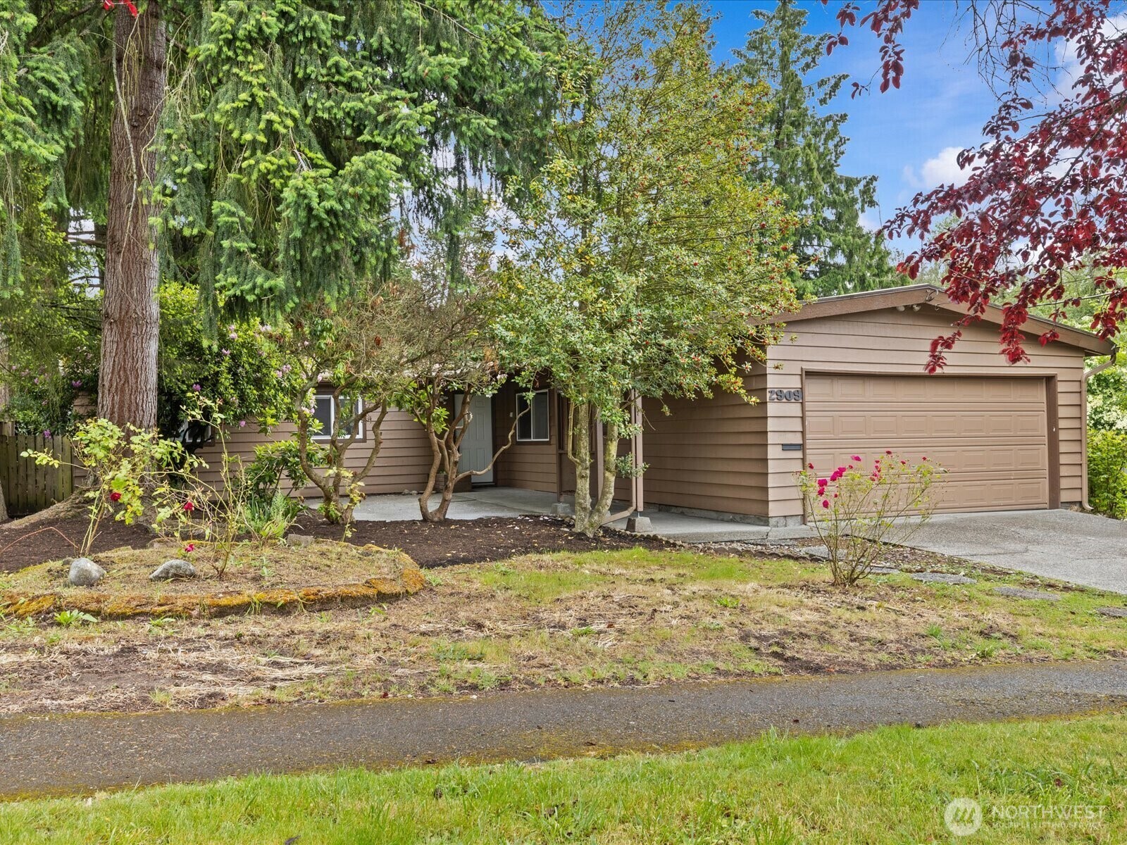 Property Photo: 2909 SW 116th Street WA 98146