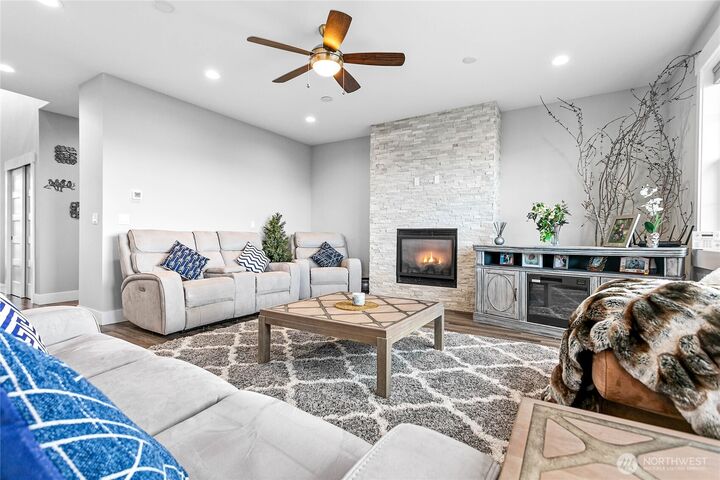 Property Photo:  6041  Brian Court  WA 98248 