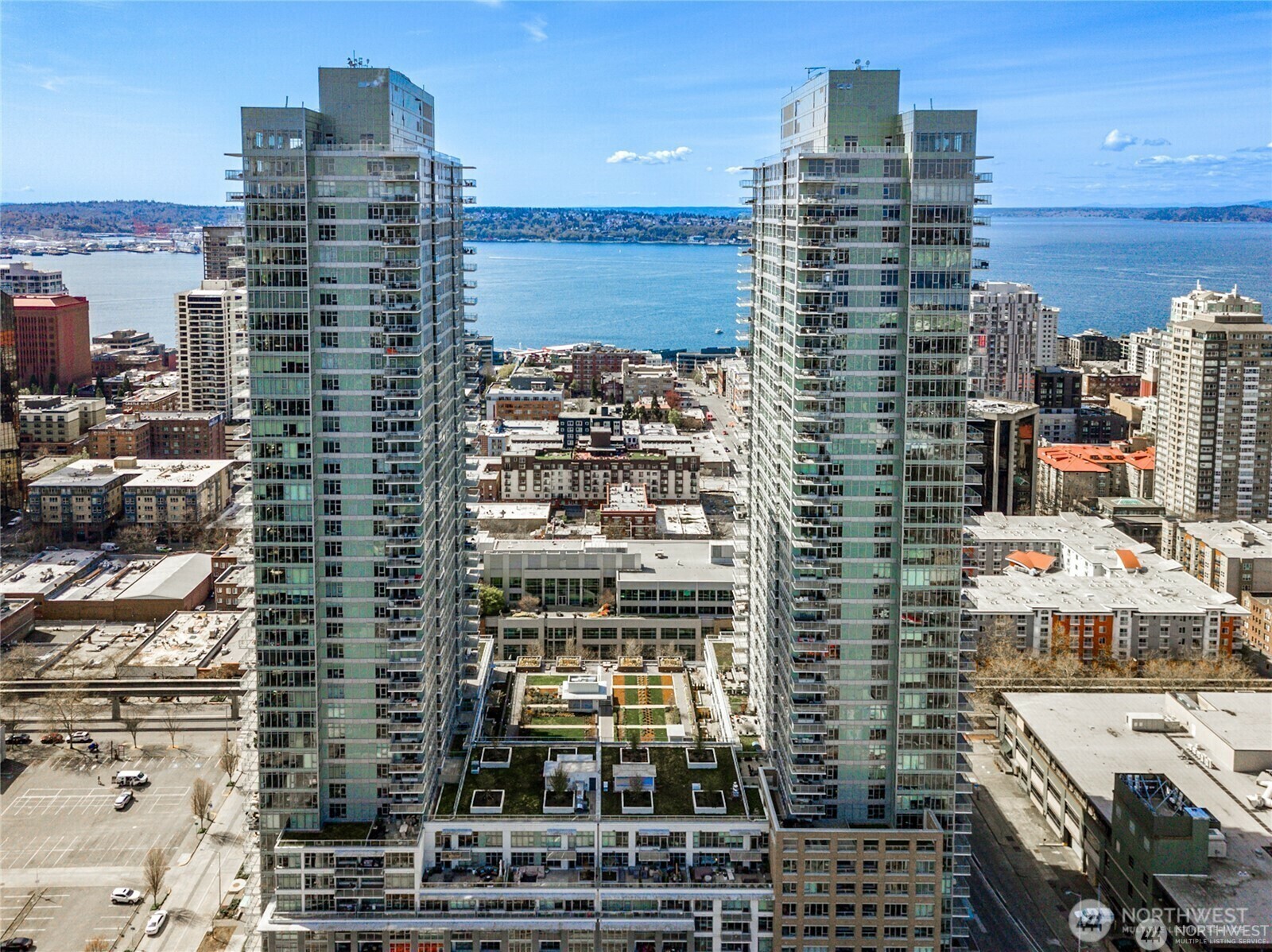 Property Photo: 588 Bell Street 902S WA 98121