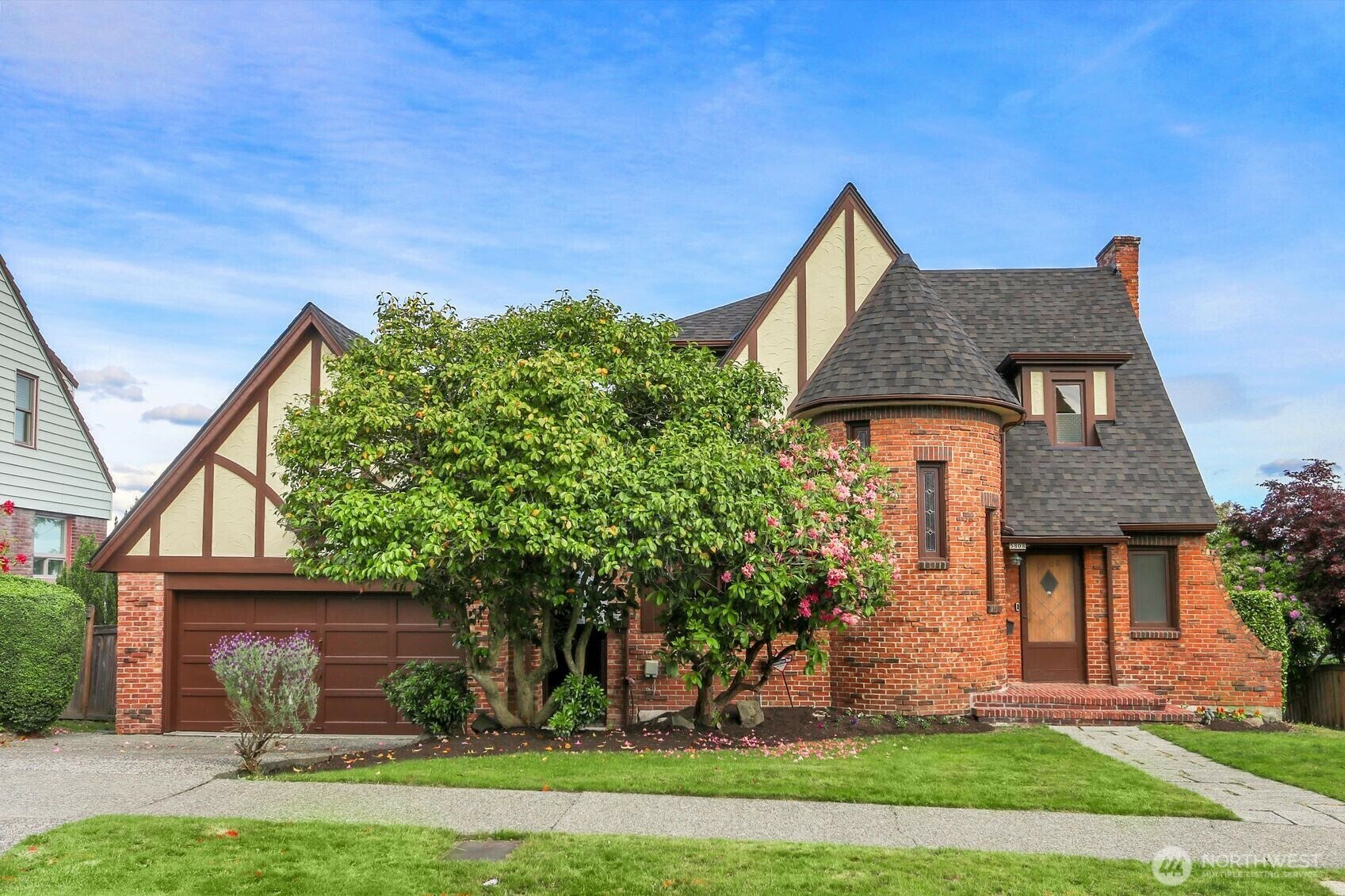 Property Photo: 5808 Princeton Avenue NE WA 98105