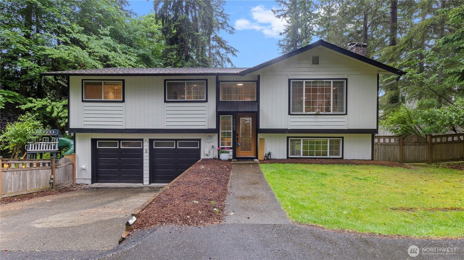Property Photo: 16463 239th Avenue SE WA 98027