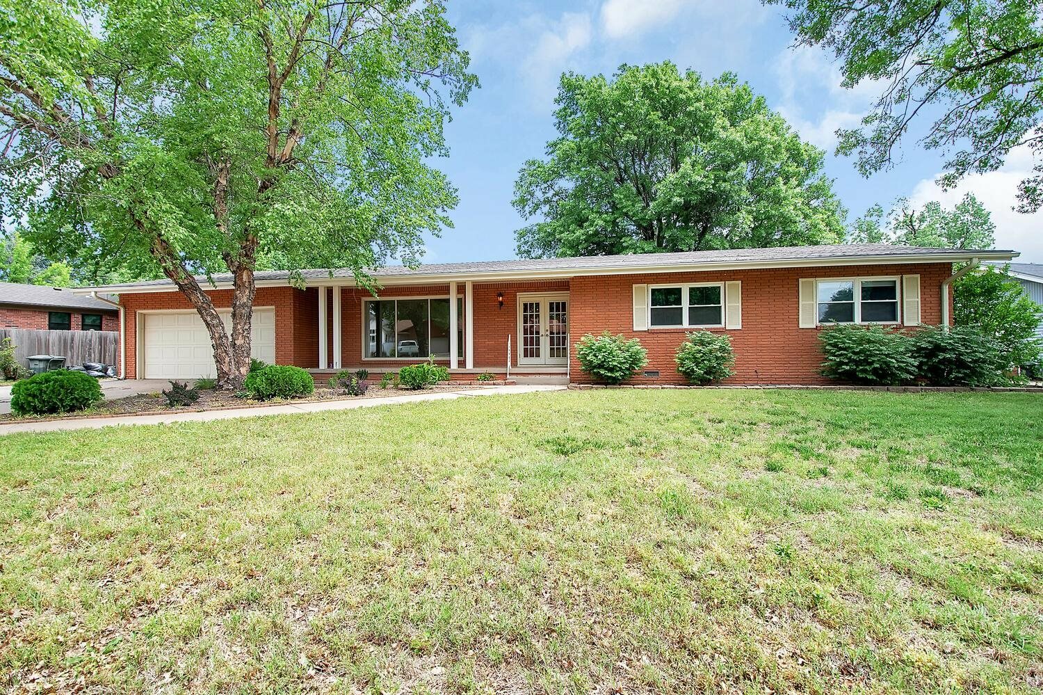 Property Photo: 515 Circle Dr KS 67152