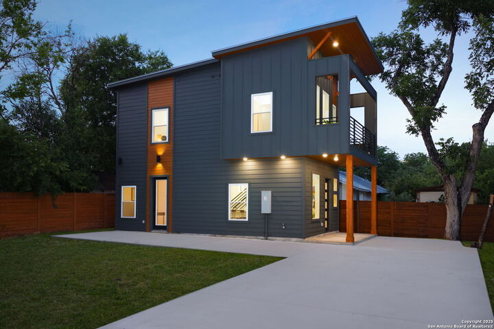 514 Dakota 3  San Antonio TX 78203 photo