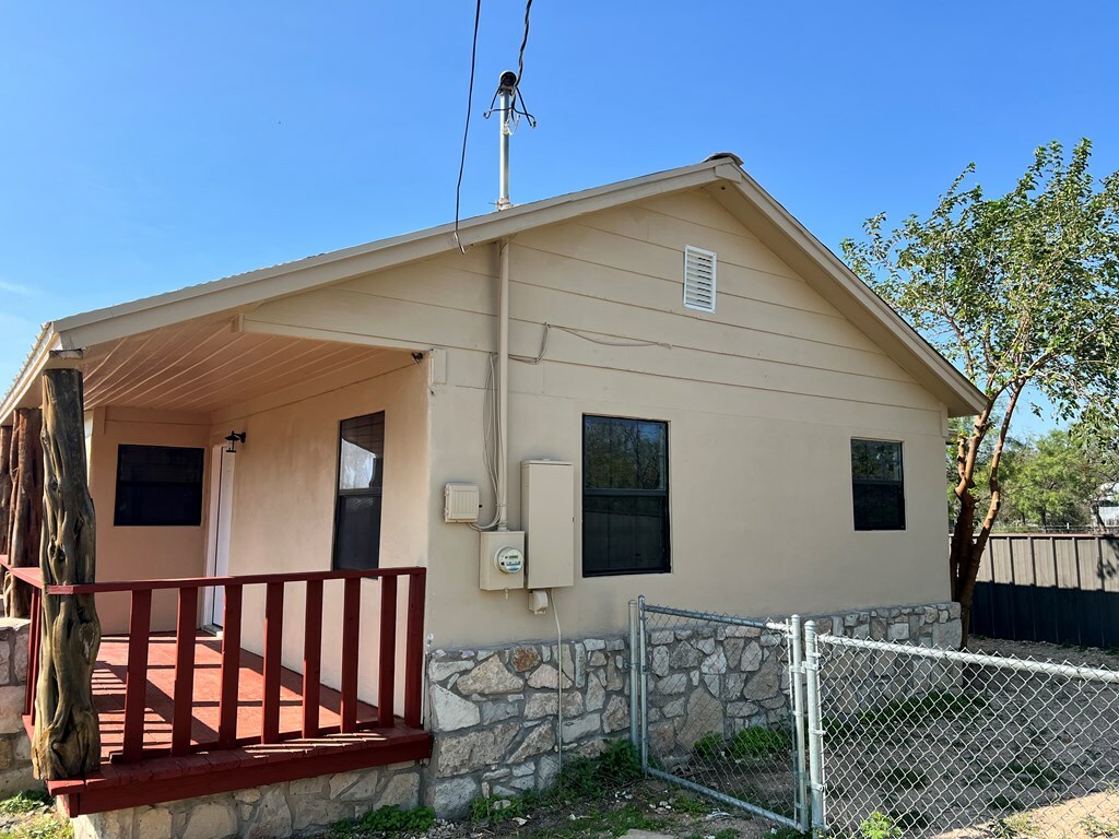Property Photo: 415 Montague Ave TX 76905