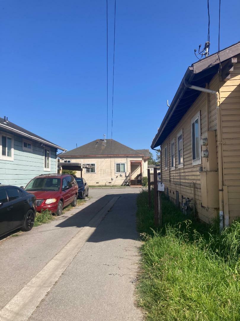 Property Photo: 124 Riverside Drive CA 95076