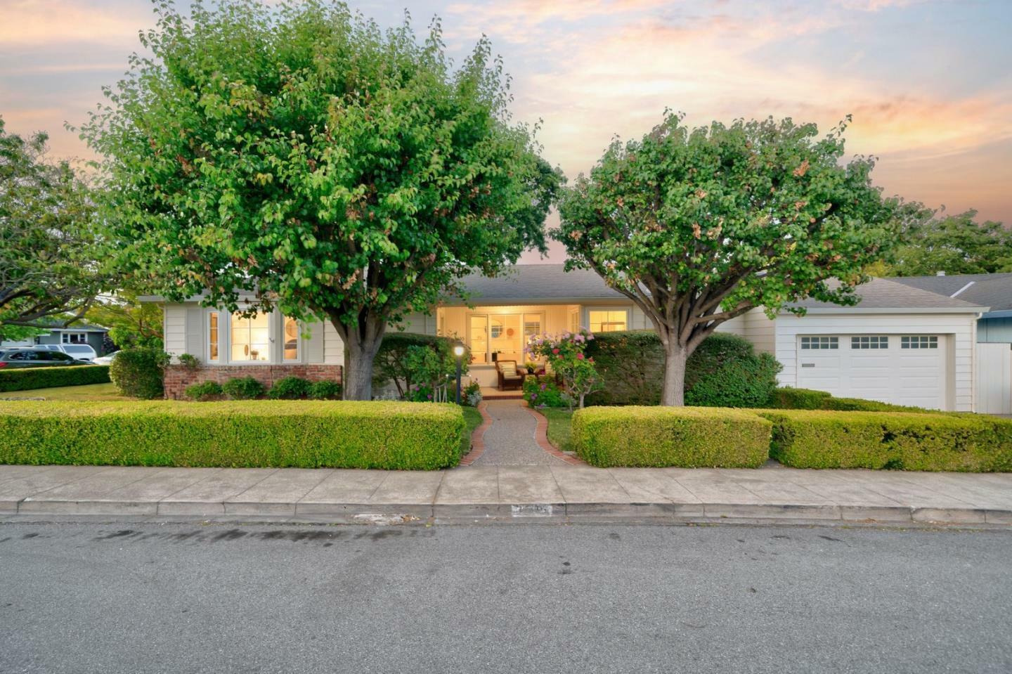 Property Photo: 1405 Oakhurst Avenue CA 94070