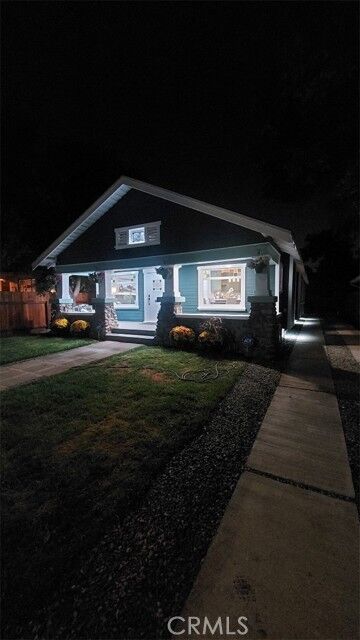 Property Photo:  1322 N June Street  CA 90028 