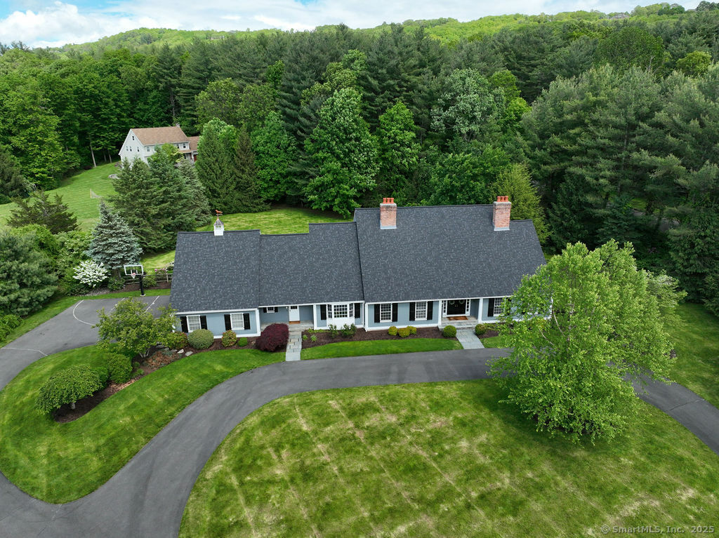 Property Photo:  16 Oak Bluff  CT 06001 