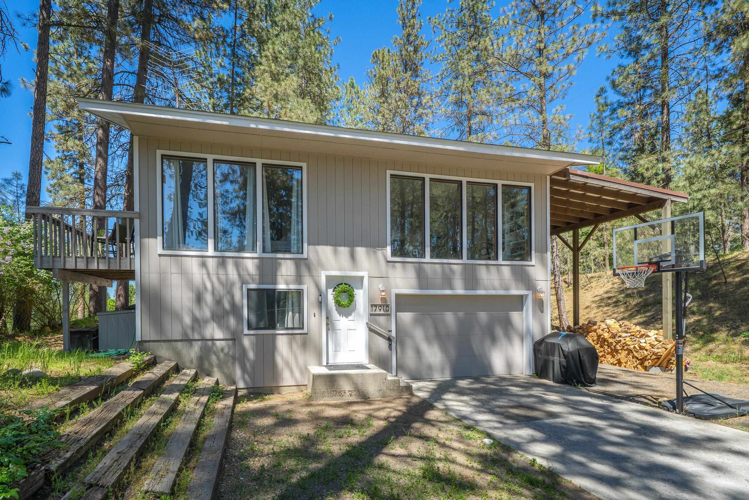 Property Photo: 17910 N Redowa Dr WA 99005-9626
