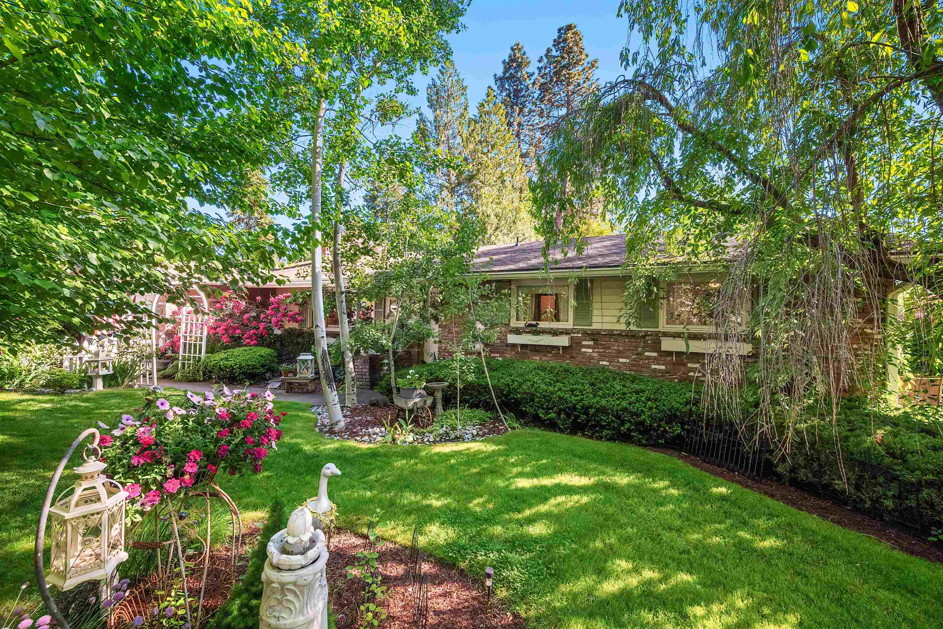 Property Photo:  2825 W Woodside Ave  WA 99208 