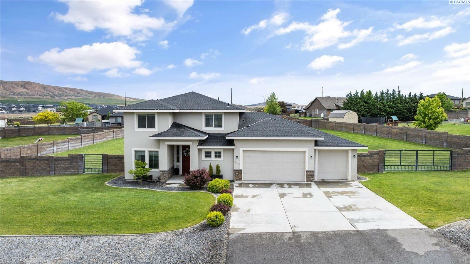 Property Photo: 72502 E Reata Rd WA 99338