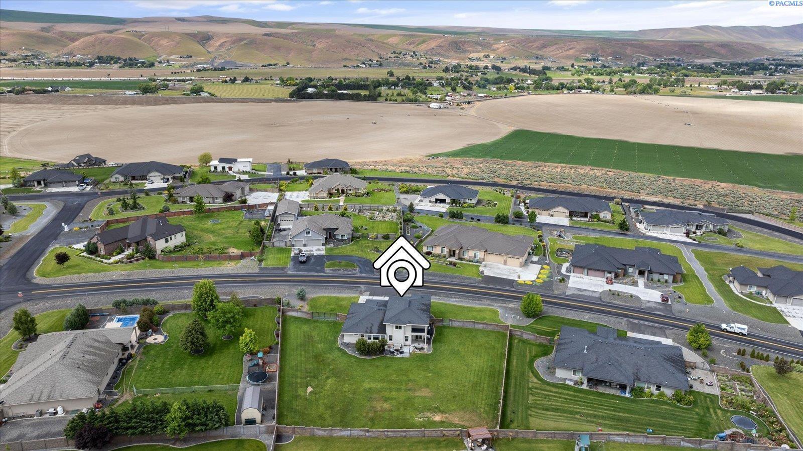 Property Photo: 72502 E Reata Rd WA 99338