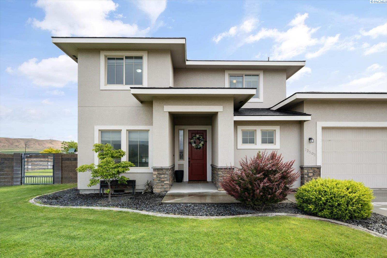 Property Photo:  72502 E Reata Rd  WA 99338 