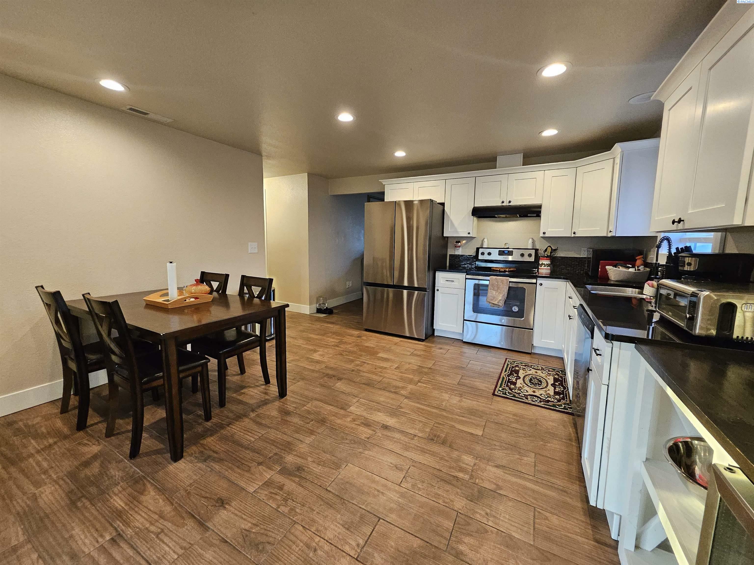 Property Photo: 8112 Langara Dr WA 99301