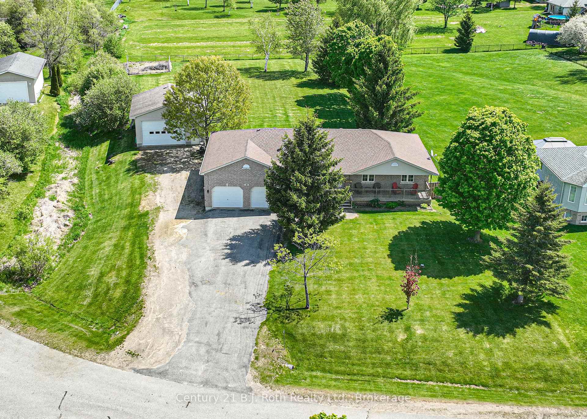 Property Photo: 28 Marl Creek Drive ON L0L 2K0
