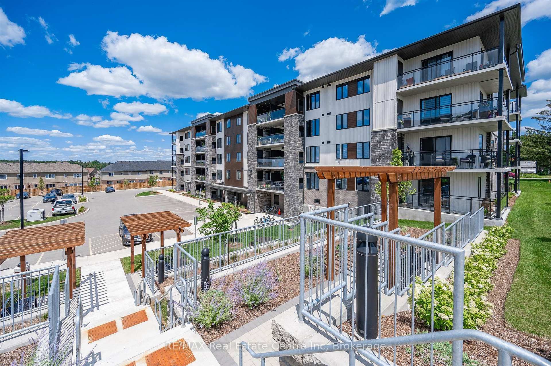 Property Photo: 104 Summit Ridge Drive 102 ON N1E 0R5