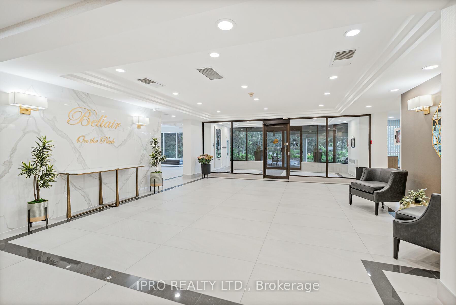 Property Photo:  22 Hanover Road 901  ON L6S 5K7 
