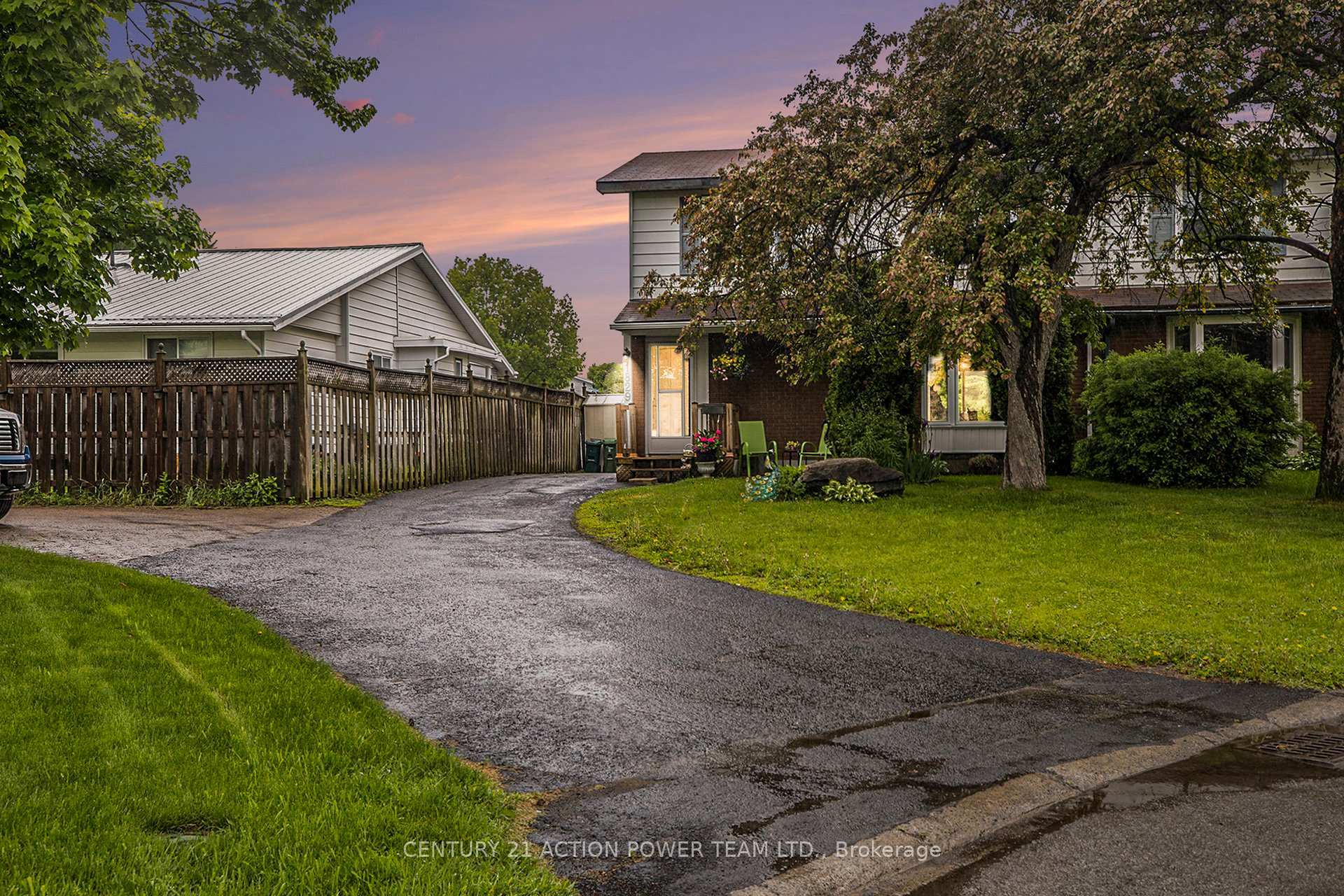 1829 Cloverlawn Crescent  Beacon Hill North - South and Area ON K1J 6V6 photo