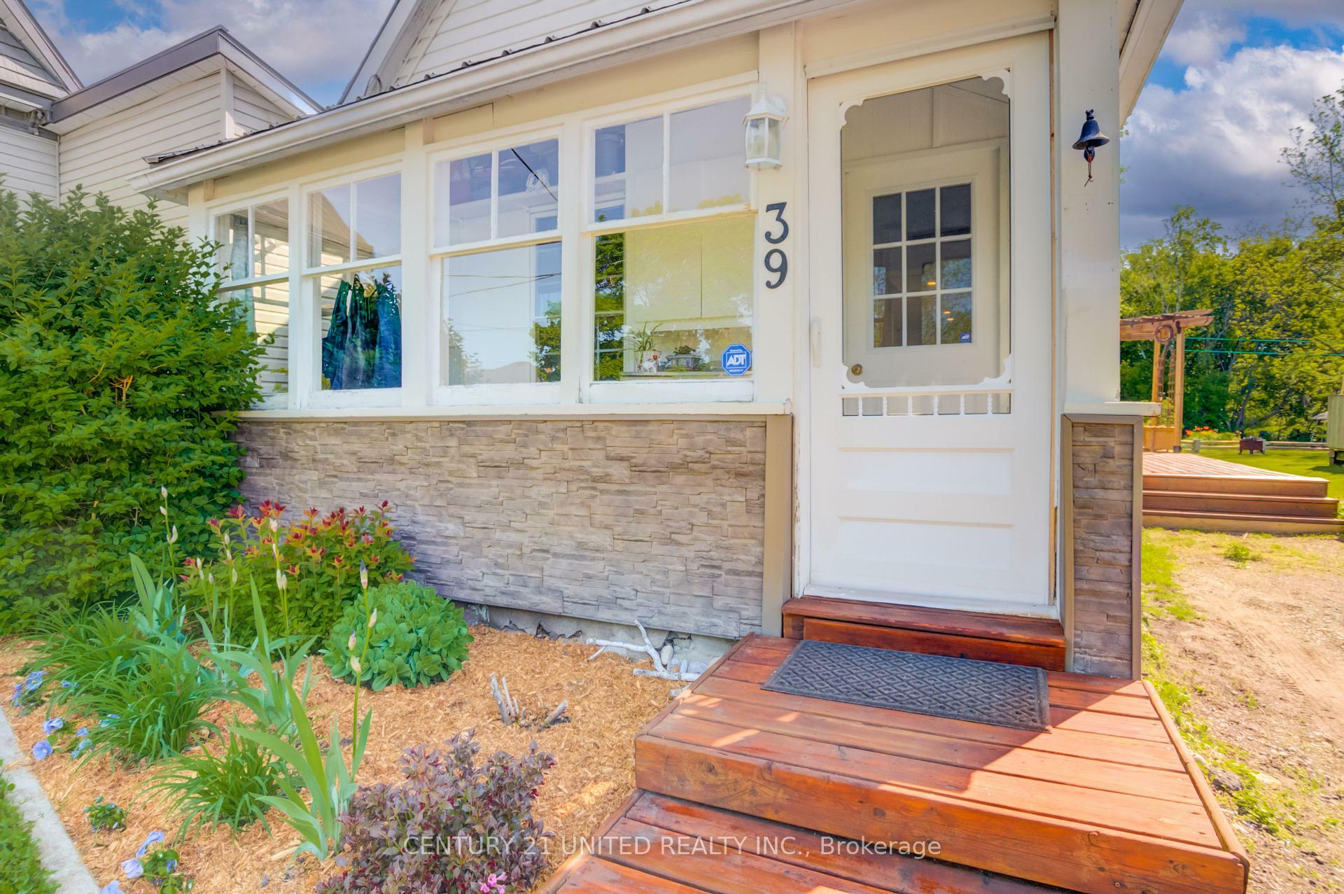 Property Photo: 39 Raglan Street S ON K0L 1L0