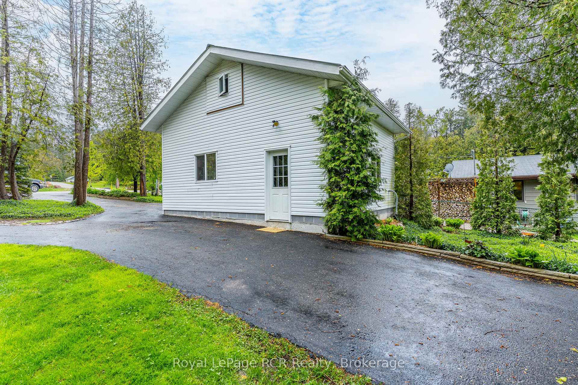 Property Photo: 183 Lakeshore Road ON N0H 2T0