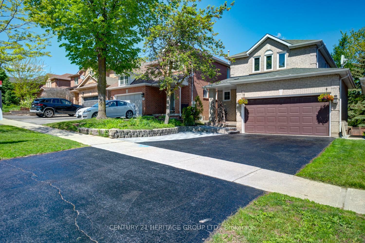 Property Photo: 431 Carruthers Avenue ON L3X 2C1
