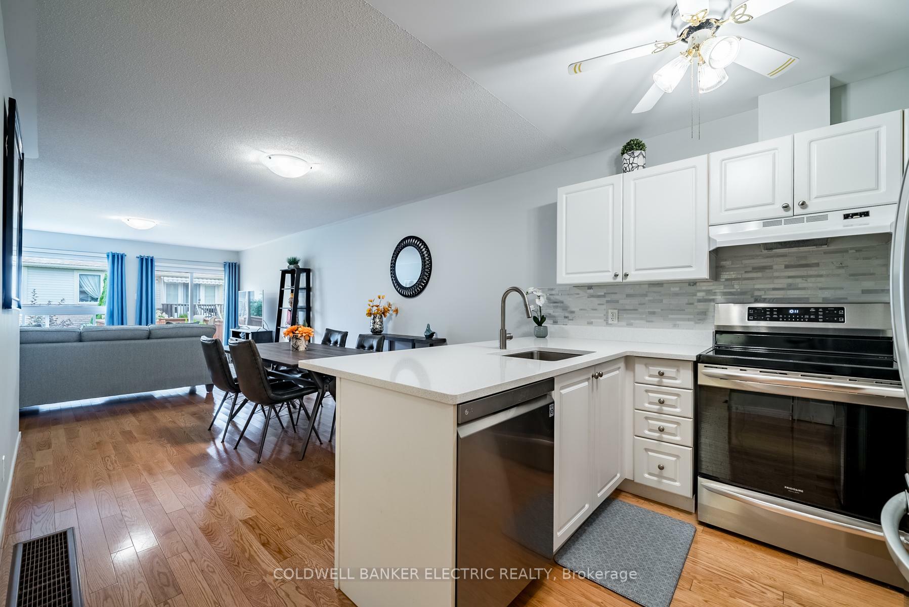 Property Photo: 861 Wentworth Street 10 ON K9J 8R7