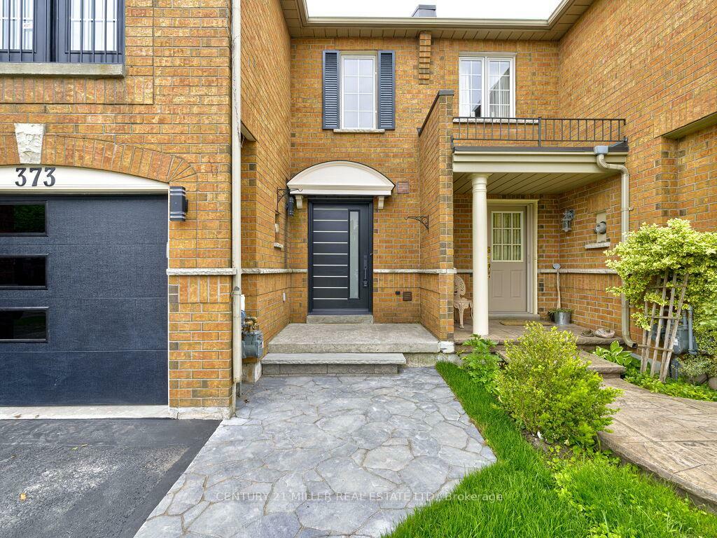 Property Photo: 373 Ravineview Way ON L6H 6S5