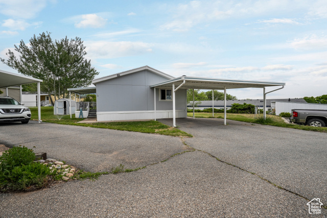 Property Photo: 129 Barrington Way UT 84041