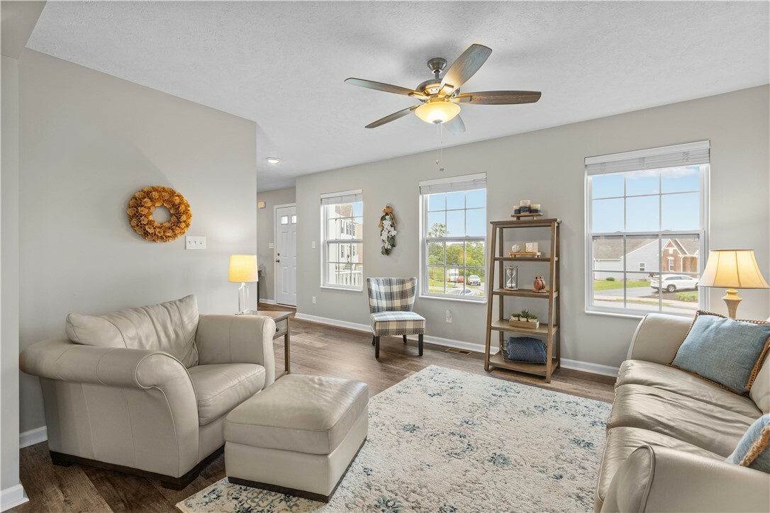 Property Photo: 136 Azalea Cir PA 15012