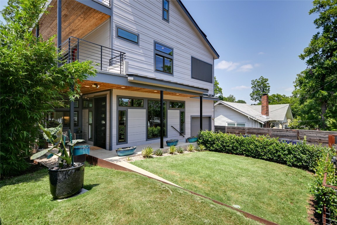 Property Photo: 1904 Sl Davis Avenue 1 TX 78702