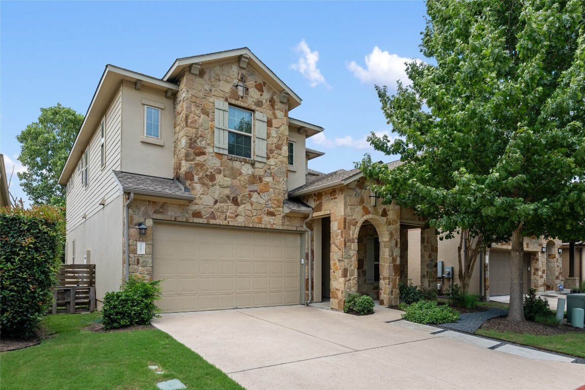 Property Photo:  