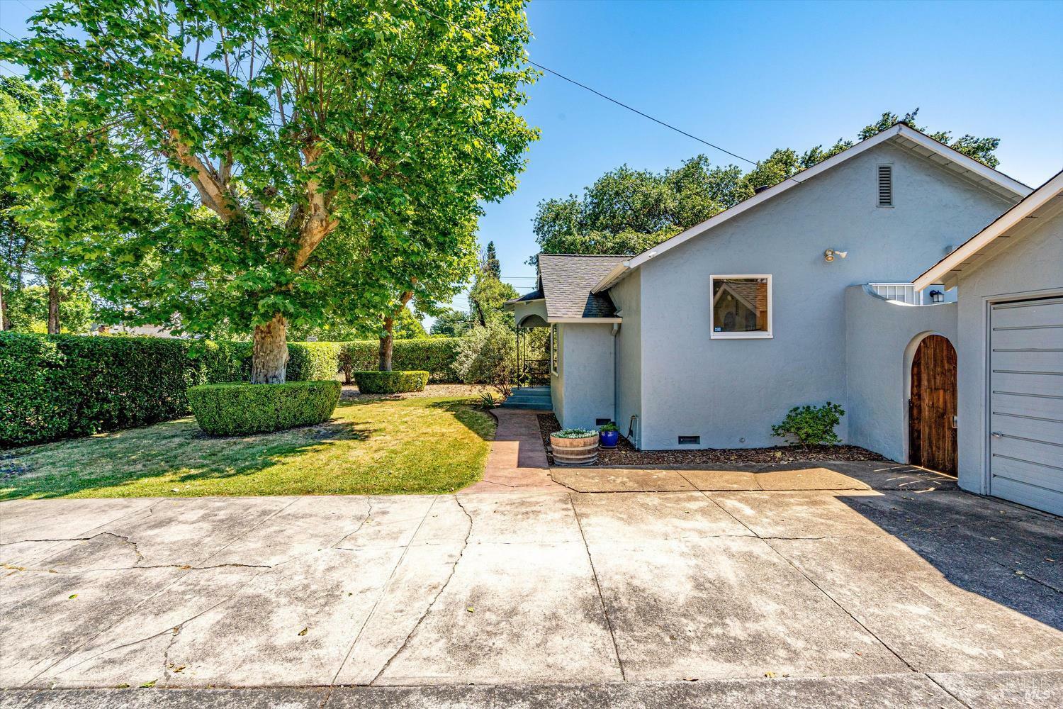 Property Photo: 1011 Link Lane CA 95401