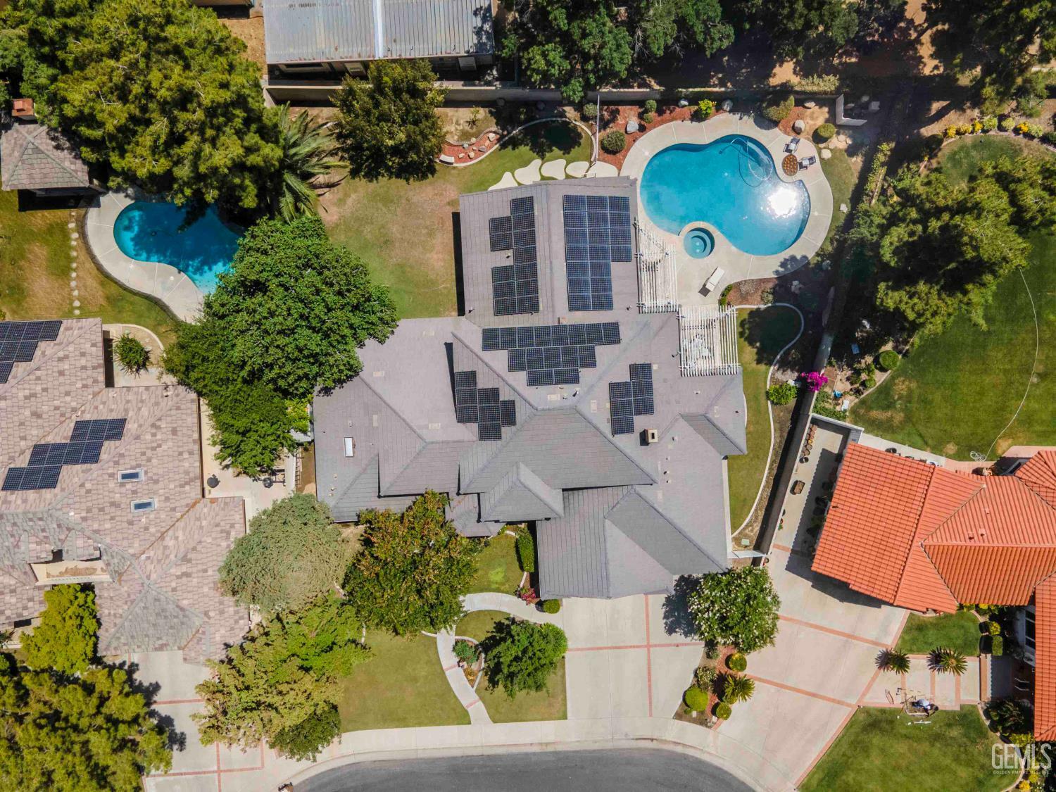 Property Photo: 8901 O'Meara Court CA 93311