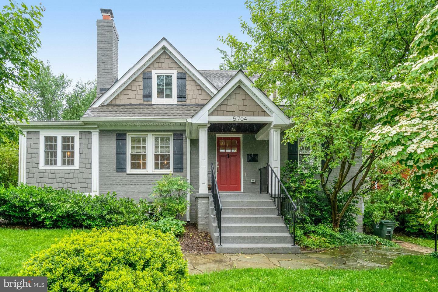 Property Photo: 5704 18th Road N VA 22205